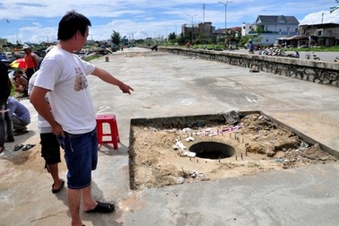 Những miệng cống chờ “nuốt” người