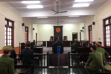 Lừa chạy điểm thi, xin đi học lấy tiền rồi... bùng