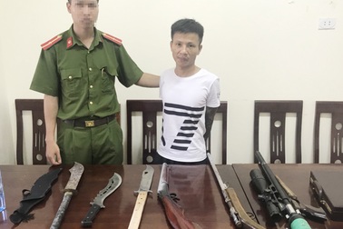 Bắt nhóm bảo kê máy gặt, thu nhiều dao, súng tự chế