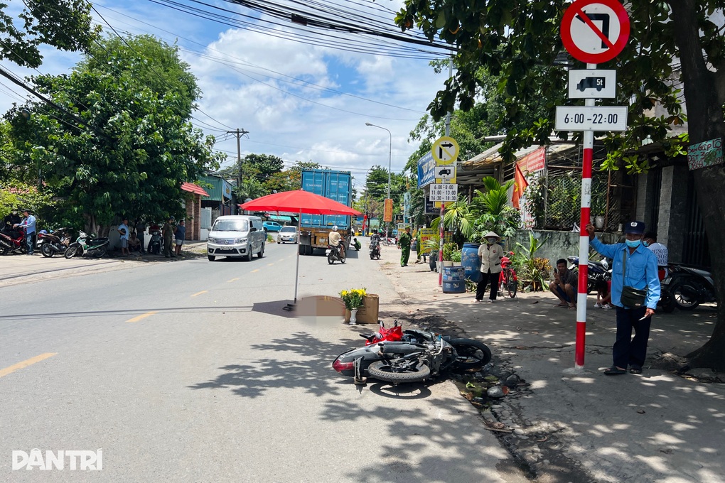 Thanh niên bị xe đầu kéo cán ở TPHCM, cố gượng dậy nhờ báo tin người thân - 1 Thanh niên bị xe đầu kéo cán ở TPHCM, cố gượng dậy nhờ báo tin người thân - 1