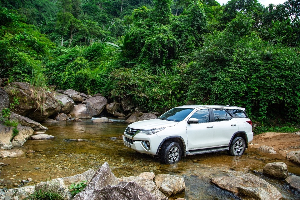 Toyota Việt Nam ưu đãi “khủng” cho khách mua xe Fortuner - 2 Toyota Việt Nam ưu đãi “khủng” cho khách mua xe Fortuner - 2
