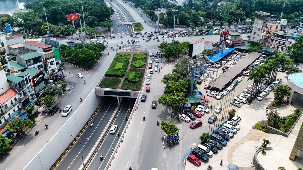 Cấm xe máy xăng ở Vành đai 1 Hà Nội: Sớm lắp đặt 2 vị trí trụ sạc xe điện - 1 Cấm xe máy xăng ở Vành đai 1 Hà Nội: Sớm lắp đặt 2 vị trí trụ sạc xe điện - 1