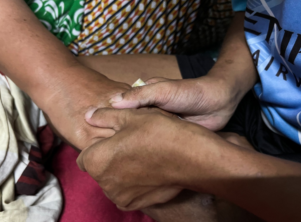 Người dì ghẻ 25 năm nuôi đứa con khờ của chồng cũ - 2