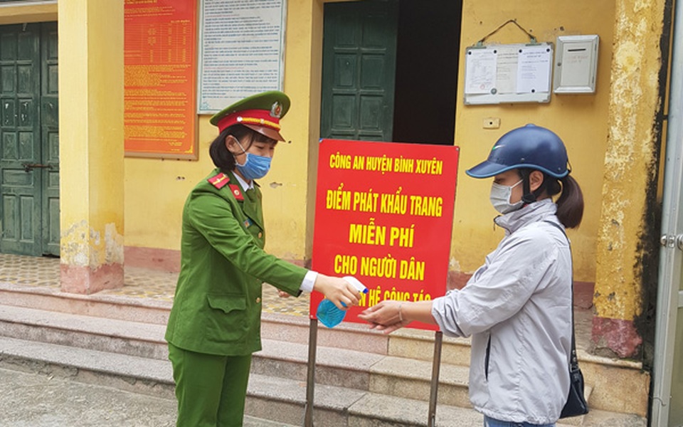 Những nữ cán bộ Công an trong “tâm dịch Sơn Lôi” - 1 Những nữ cán bộ Công an trong “tâm dịch Sơn Lôi” - 1