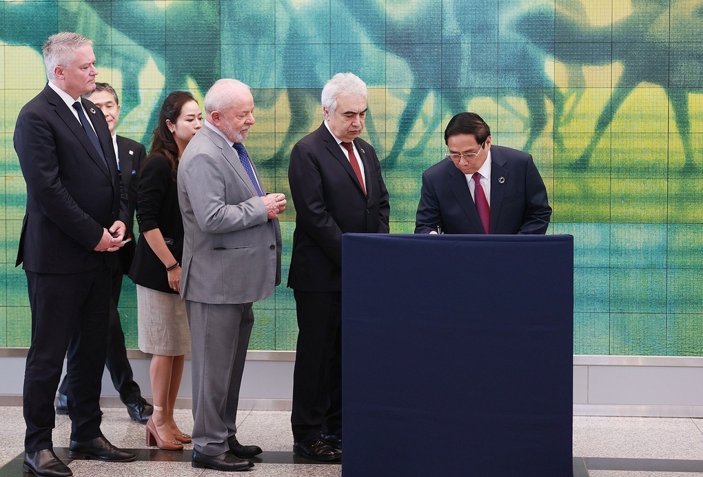 Thủ tướng thăm nơi ghi dấu thảm họa bom nguyên tử ở Hiroshima - 4 Thủ tướng thăm nơi ghi dấu thảm họa bom nguyên tử ở Hiroshima - 4
