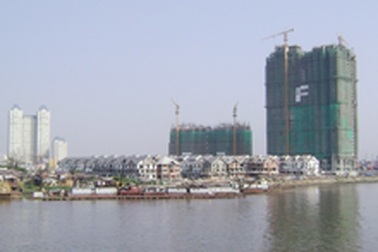 TPHCM: Ngân hàng “siết”, nhà đất “co” 