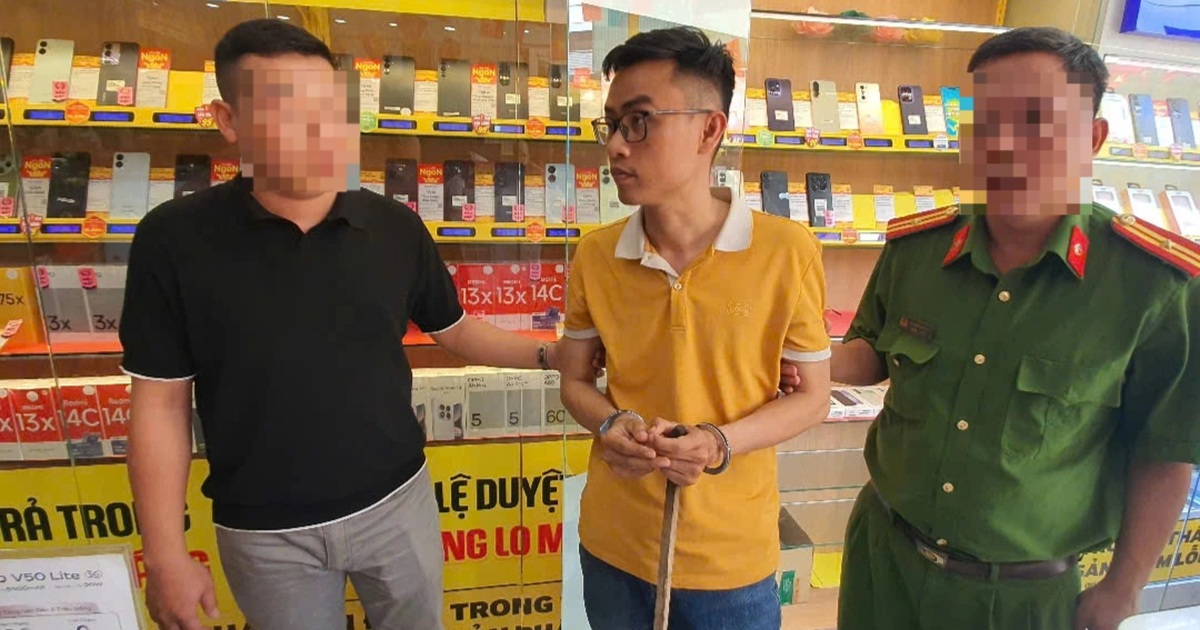 Quản lý cửa hàng Điện máy xanh trộm 18 chiếc điện thoại