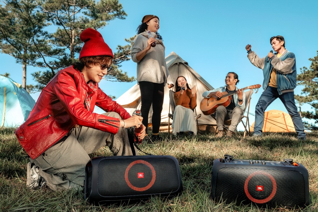 JBL PartyBox On-The-Go được săn đón cho mùa lễ 2/9 - 1 JBL PartyBox On-The-Go được săn đón cho mùa lễ 2/9 - 1
