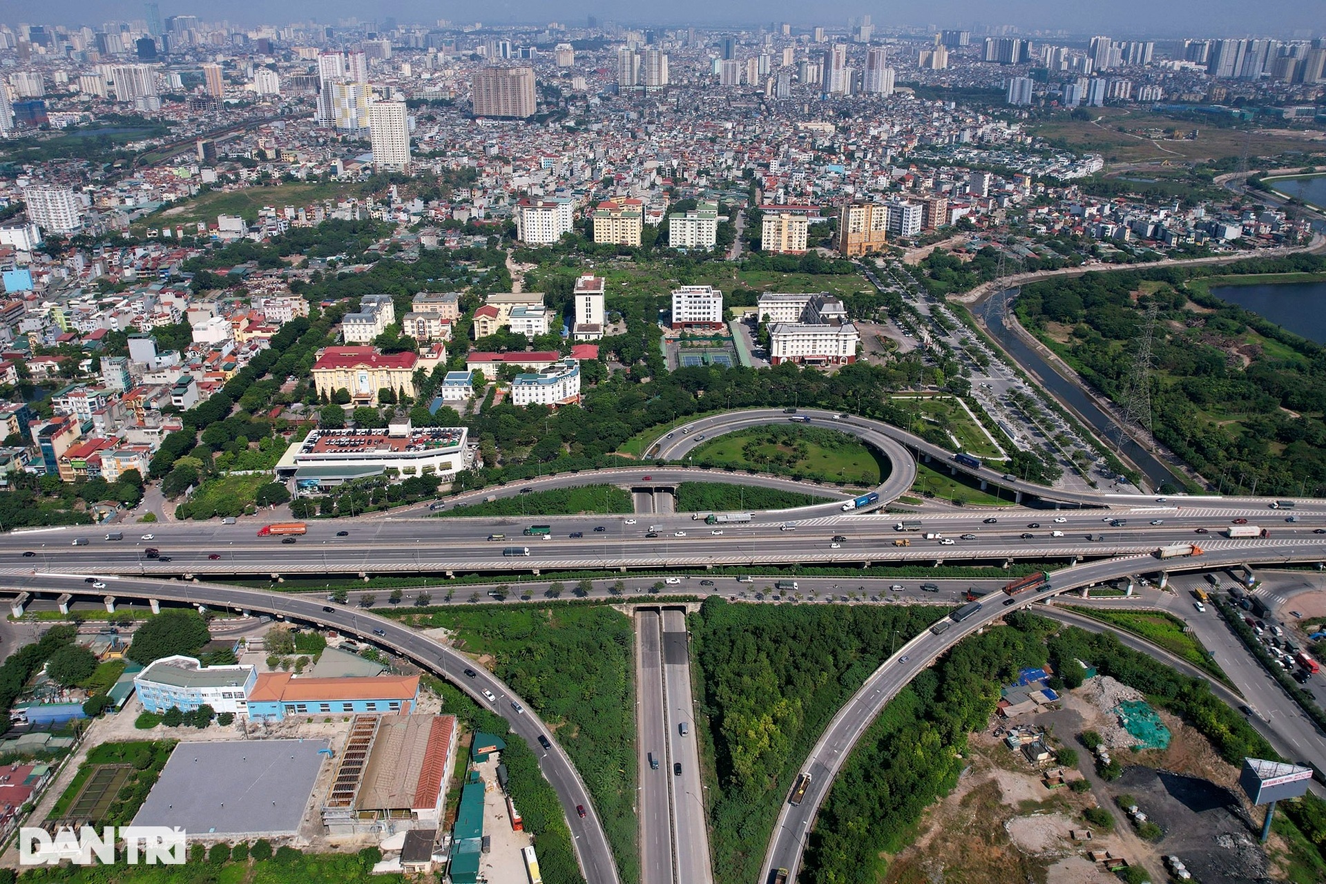 Choáng ngợp những nút giao thông hiện đại nhất Hà Nội - 3 Choáng ngợp những nút giao thông hiện đại nhất Hà Nội - 3