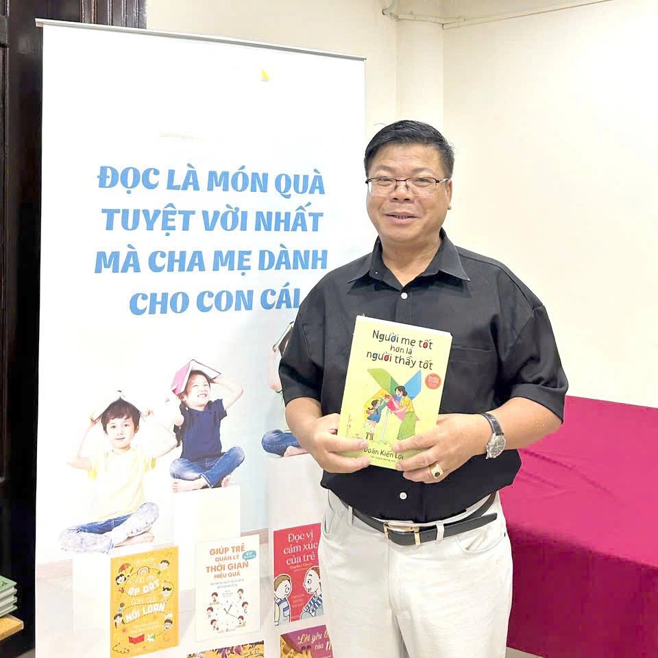 Chuyên gia tâm lý Đinh Đoàn nói về cuốn sách dạy con bằng trái tim - 1