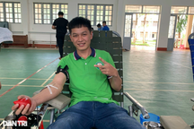 Gần 400 sinh viên, giảng viên trường nghề đăng ký hiến máu cứu người