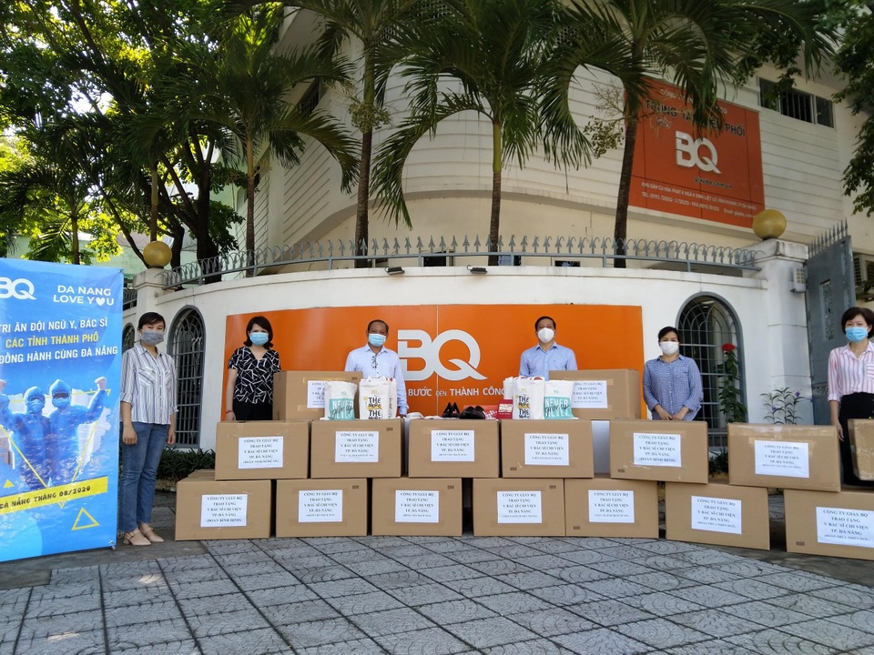 Doanh nghiệp Đà Nẵng tri ân y, bác sĩ hỗ trợ chống Covid19 - 1