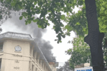 Cháy nhà phố Ngõ Trạm ở Hà Nội, nhiều học sinh tiểu học được sơ tán