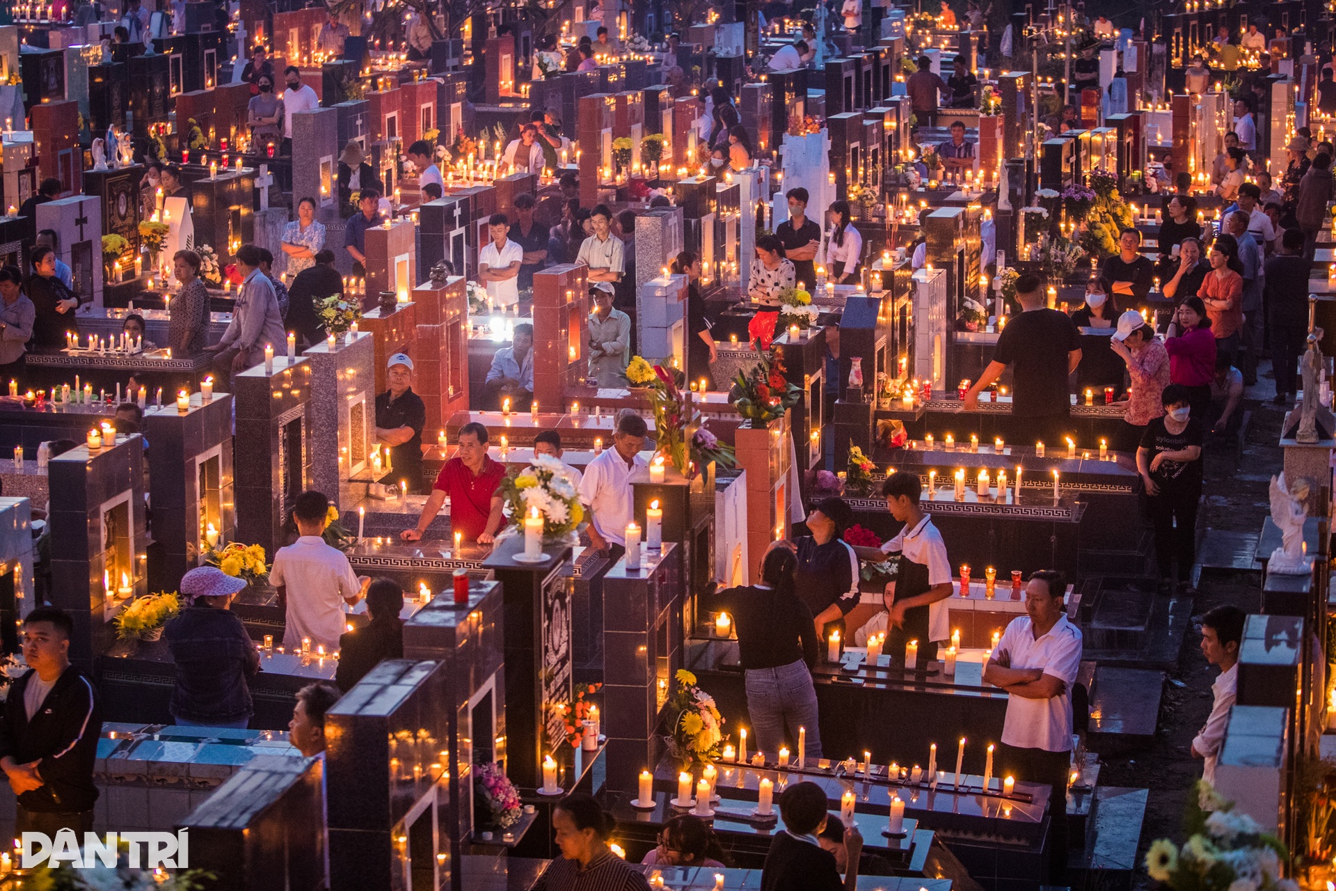 Xóm Đạo Tha La rực sáng trong lễ đốt đèn của người Công giáo - 2 Xóm Đạo Tha La rực sáng trong lễ đốt đèn của người Công giáo - 2