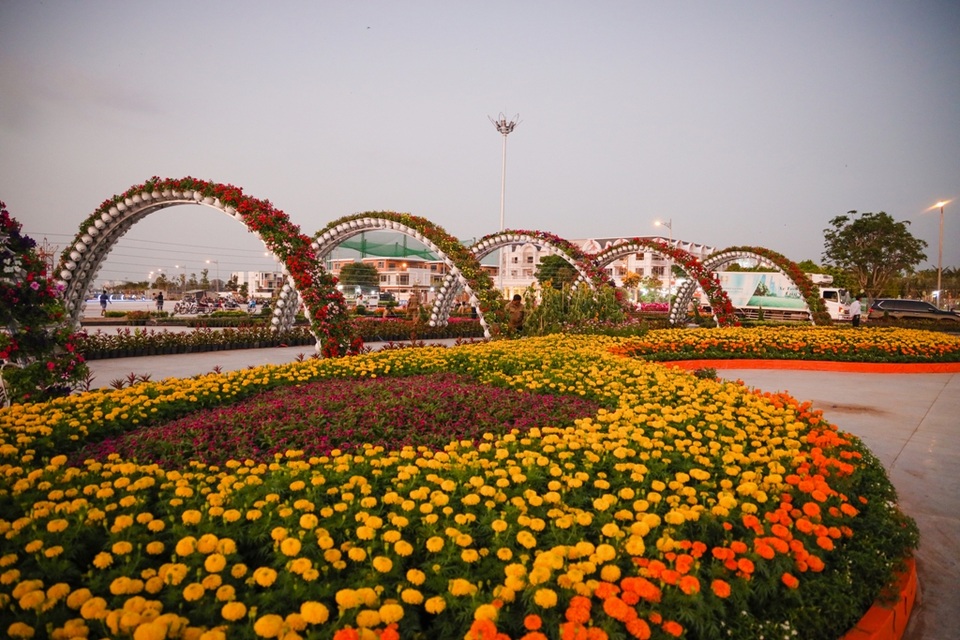 Đường hoa xuân rực rỡ nơi xứ biển Tây Nam - 5 Đường hoa xuân rực rỡ nơi xứ biển Tây Nam - 5