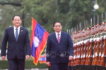 Lễ đón chính thức Thủ tướng Phạm Minh Chính tại Phủ Thủ tướng Lào
