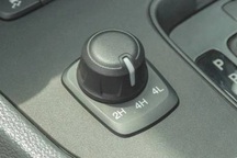 Chế độ 2H, 4H, 4L trên ô tô có ý nghĩa gì và sử dụng khi nào?