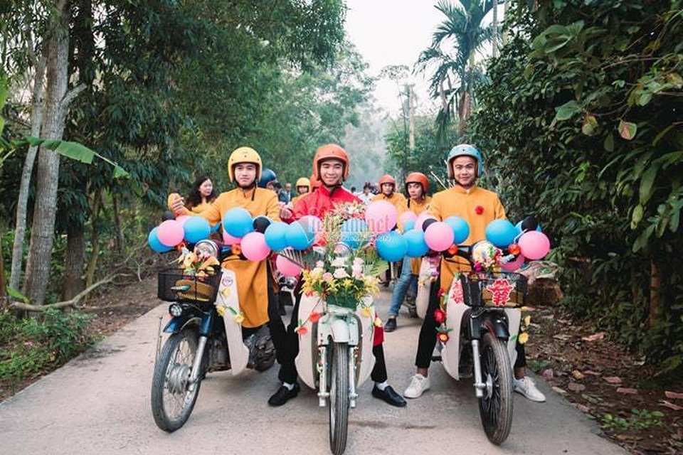 Chàng trai Quảng Trị đón dâu bằng loạt Honda Super Cub cũ cực chất - 5 Chàng trai Quảng Trị đón dâu bằng loạt Honda Super Cub cũ cực chất - 5