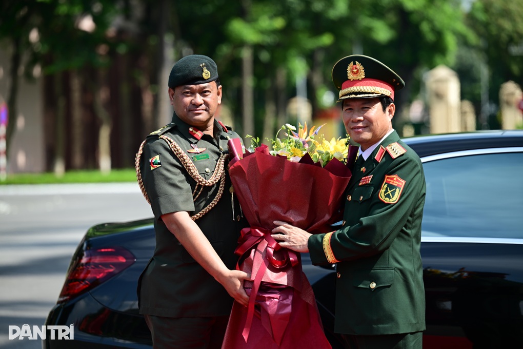 Đại tướng Nguyễn Tân Cương hội đàm với Tư lệnh Quân đội Hoàng gia Brunei - 1