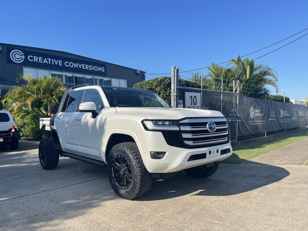 Toyota Land Cruiser LC300 bị cưa đôi làm xe bán tải - 14 Toyota Land Cruiser LC300 bị cưa đôi làm xe bán tải - 14