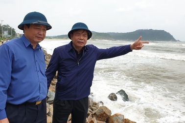 Bộ trưởng Nông nghiệp kiểm tra công tác phòng chống bão số 6