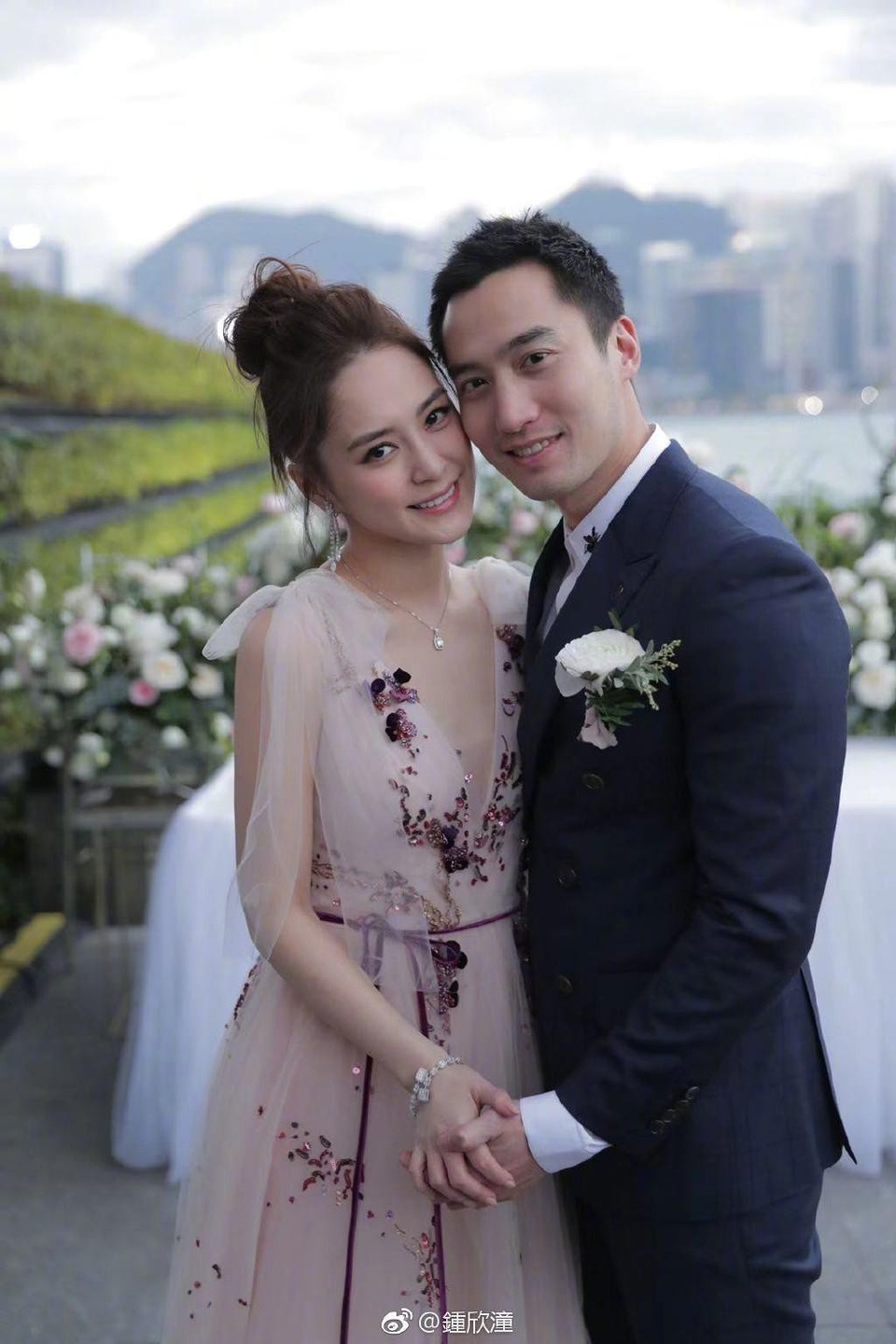 Hậu ly hôn: Chung Hân Đồng mũm mĩm còn chồng cũ sụt cân - 1 Hậu ly hôn: Chung Hân Đồng mũm mĩm còn chồng cũ sụt cân - 1