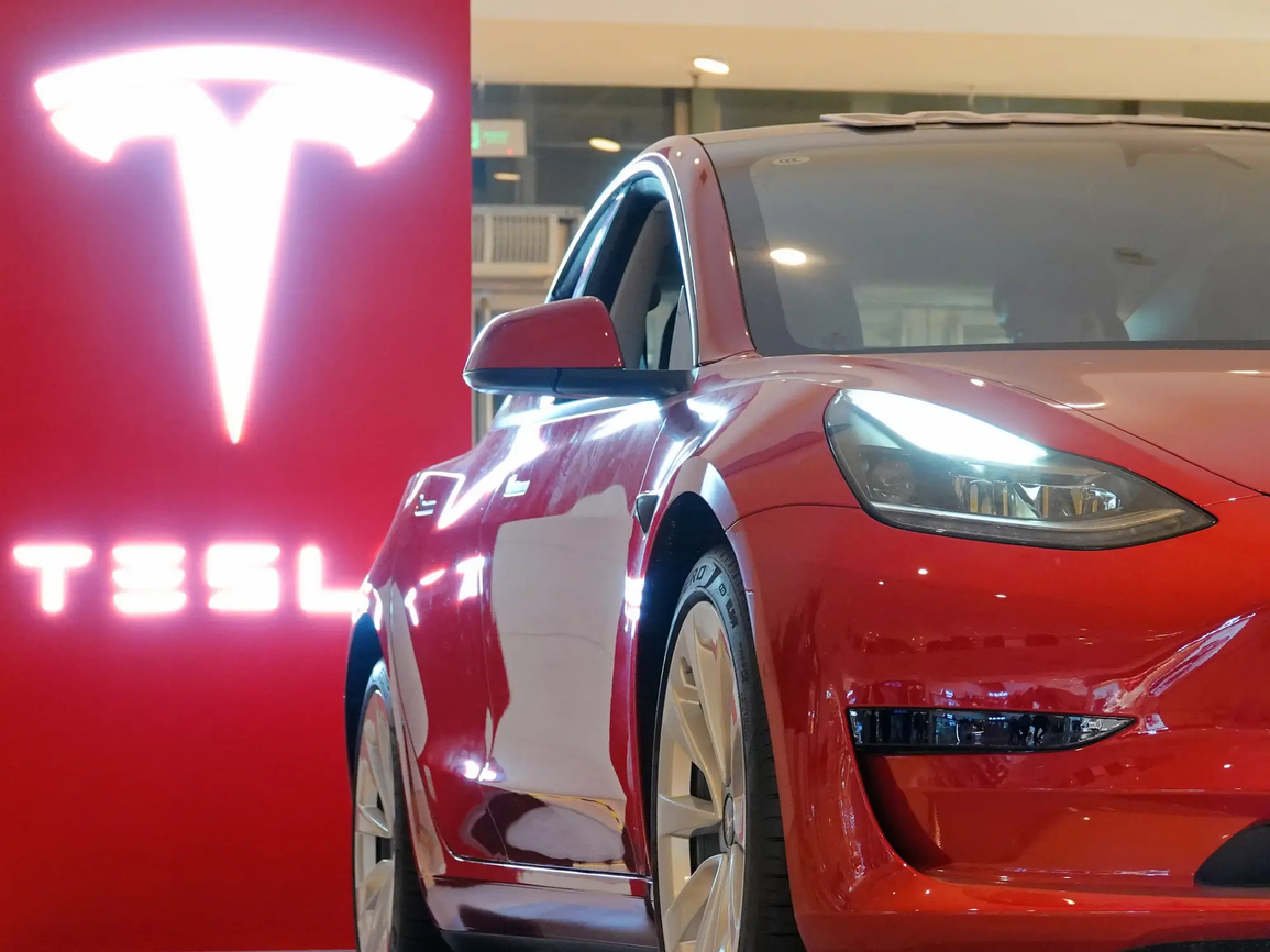 Tesla đã chuẩn bị gì để vượt khủng hoảng trong ngành công nghiệp ô tô - 3 Tesla đã chuẩn bị gì để vượt khủng hoảng trong ngành công nghiệp ô tô - 3