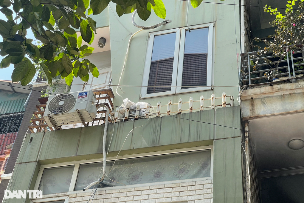Lời kể của người đàn ông cứu cả gia đình thoát khỏi đám cháy ở Hà Nội - 4 Lời kể của người đàn ông cứu cả gia đình thoát khỏi đám cháy ở Hà Nội - 4