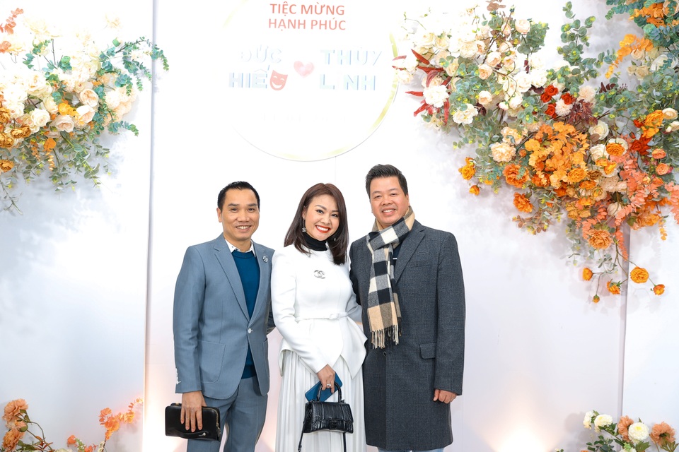 MC Thùy Linh VTV công khai nói lời xin lỗi bố mẹ trong lễ cưới - 2 MC Thùy Linh VTV công khai nói lời xin lỗi bố mẹ trong lễ cưới - 2