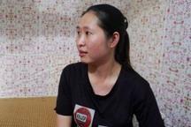 Bữa cơm nửa con cá khô, bó rau lang của nữ công nhân lương gần 8 triệu đồng