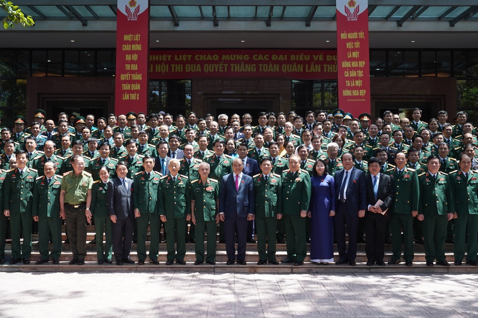 Thủ tướng: Kết quả chống dịch Covid-19 có đóng góp quan trọng của quân đội - 3 Thủ tướng: Kết quả chống dịch Covid-19 có đóng góp quan trọng của quân đội - 3