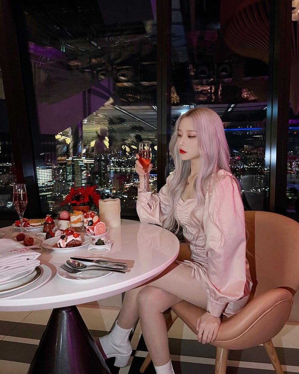 Hot girl xứ Hàn nổi tiếng với đủ mọi màu tóc nhuộm khác nhau - 12 Hot girl xứ Hàn nổi tiếng với đủ mọi màu tóc nhuộm khác nhau - 12