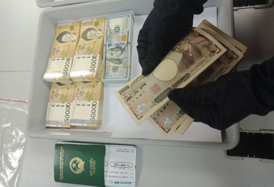 Lắt léo dòng tiền qua biên giới - 1