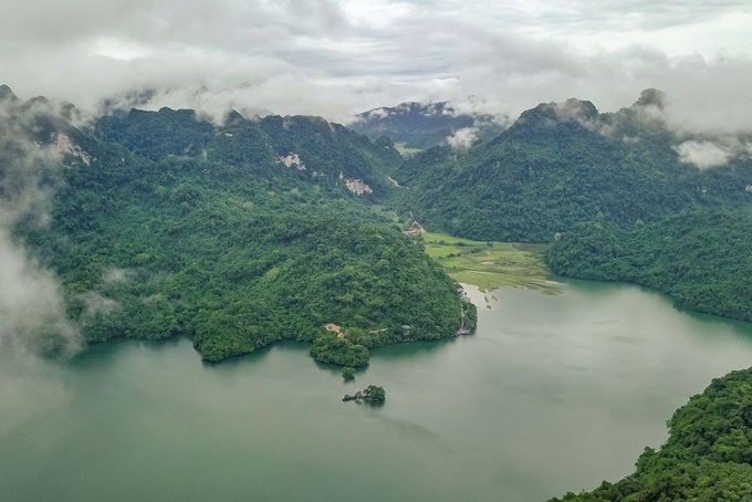  Hồ Ba Bể (Bắc Kạn): Hồ nước ngọt thiên nhiên lớn nhất Việt Nam.