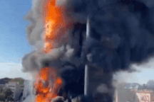 Tòa nhà 20 tầng Italia bốc cháy thành "biển lửa"