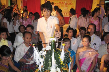 Sinh viên Lào vui tết Bunpimay trên đất Cố đô