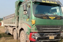 Cảnh sát đu bám ca bin xe tải 10km bắt tài xế dương tính với ma túy