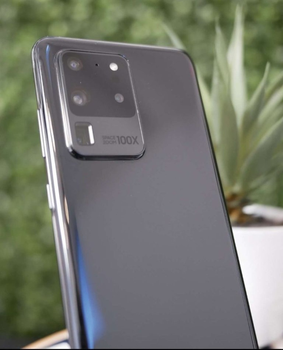 Lộ ảnh thực tế rõ nét của Galaxy S20 Ultra với cụm camera zoom 100x - 1 Lộ ảnh thực tế rõ nét của Galaxy S20 Ultra với cụm camera zoom 100x - 1