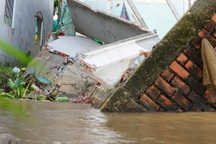 Nửa đêm đang ngủ, nhà cửa bỗng trôi xuống sông Tiền