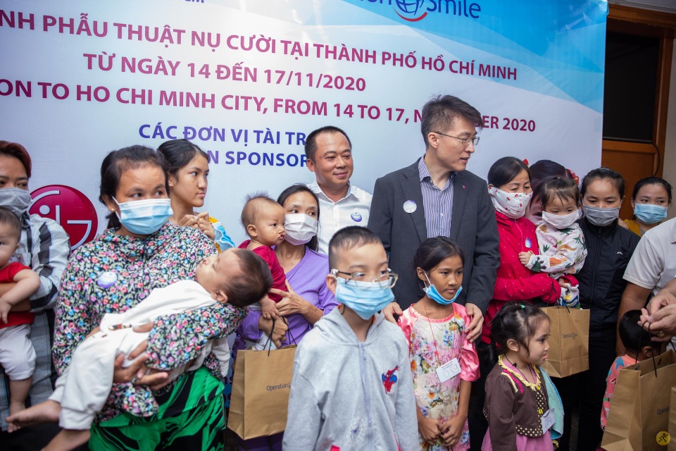 Điện Máy Xanh và LG trao 1,5 tỷ đồng cho Operation Smile, mang nụ cười trọn vẹn cho trẻ em hở hàm ếch - 2 Điện Máy Xanh và LG trao 1,5 tỷ đồng cho Operation Smile, mang nụ cười trọn vẹn cho trẻ em hở hàm ếch - 2