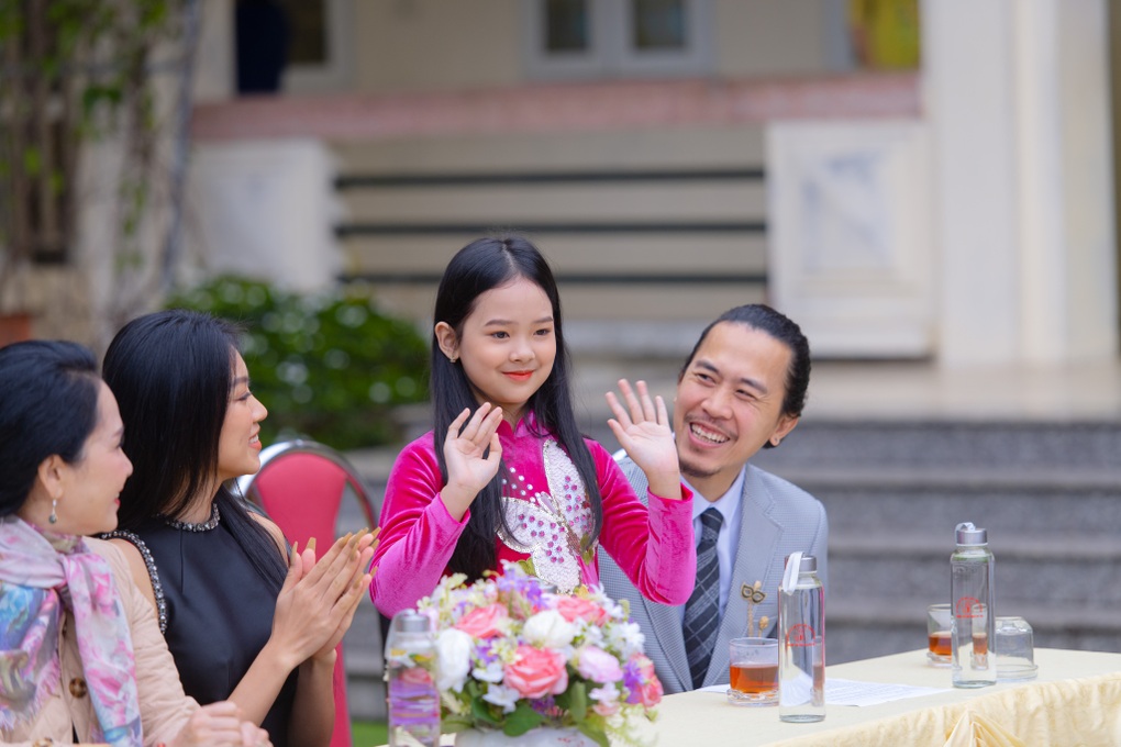 NSND Lan Hương đồng hành cùng Quán quân Đại sứ Áo dài Trẻ em Việt Nam - 2 NSND Lan Hương đồng hành cùng Quán quân Đại sứ Áo dài Trẻ em Việt Nam - 2