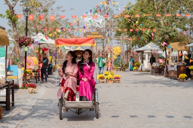 Pont De Long Bien: Điểm đến văn hóa, đánh thức giá trị truyền thống tết Việt