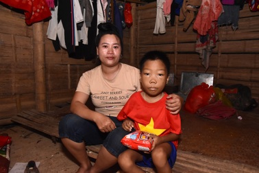 Xót xa cảnh mẹ nghèo đơn thân nuôi con mắc tan máu bẩm sinh