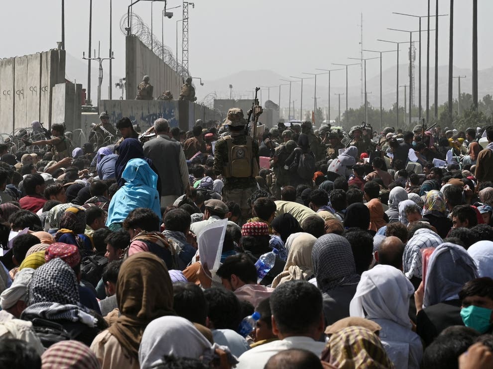 Nổ lớn rung chuyển sân bay Kabul, Taliban nói 13 người chết - 1 Nổ lớn rung chuyển sân bay Kabul, Taliban nói 13 người chết - 1