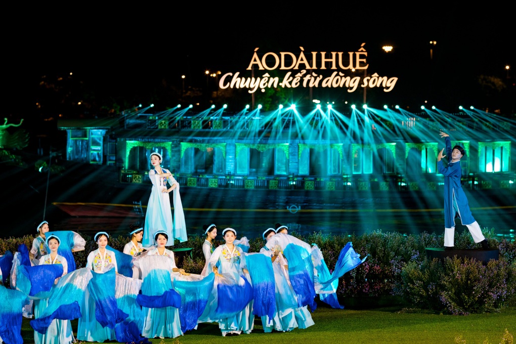 Áo dài Huế - chuyện kể từ dòng sông - Dấu ấn về nội dung, cách tổ chức - 1 Áo dài Huế - chuyện kể từ dòng sông - Dấu ấn về nội dung, cách tổ chức - 1