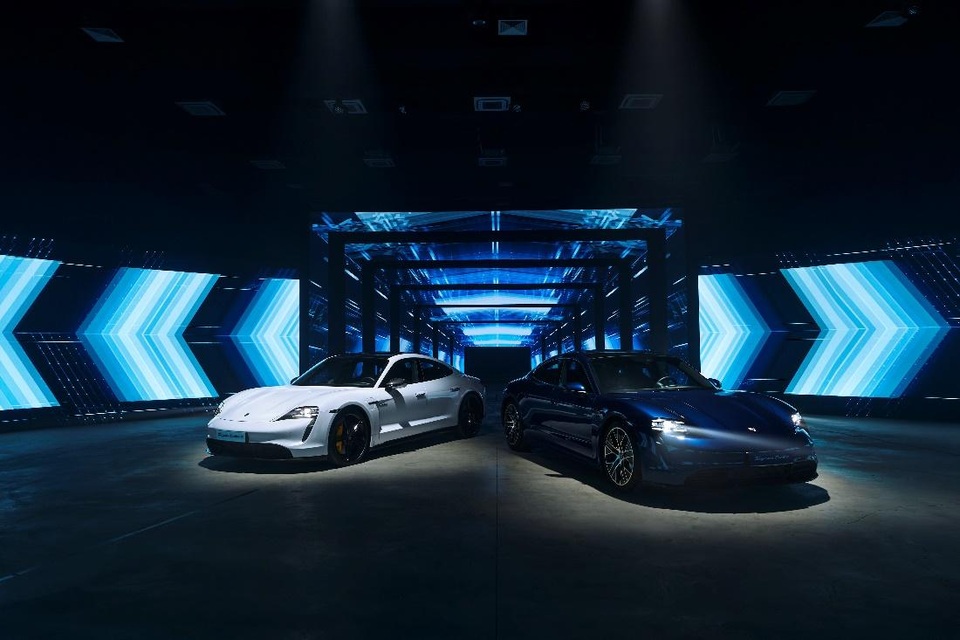 Porsche chính thức ra mắt dòng xe thể thao thuần điện cao cấp Taycan tại Việt Nam - 1 Porsche chính thức ra mắt dòng xe thể thao thuần điện cao cấp Taycan tại Việt Nam - 1