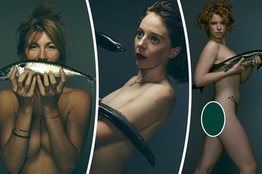 Nghệ sĩ khỏa thân bên động vật biển để bảo vệ môi trường