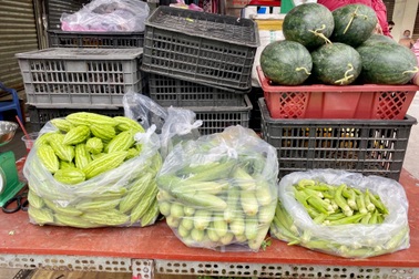 TPHCM: Dưa leo 80.000 đồng/kg, rau xanh ở chợ giá tăng chạm đỉnh