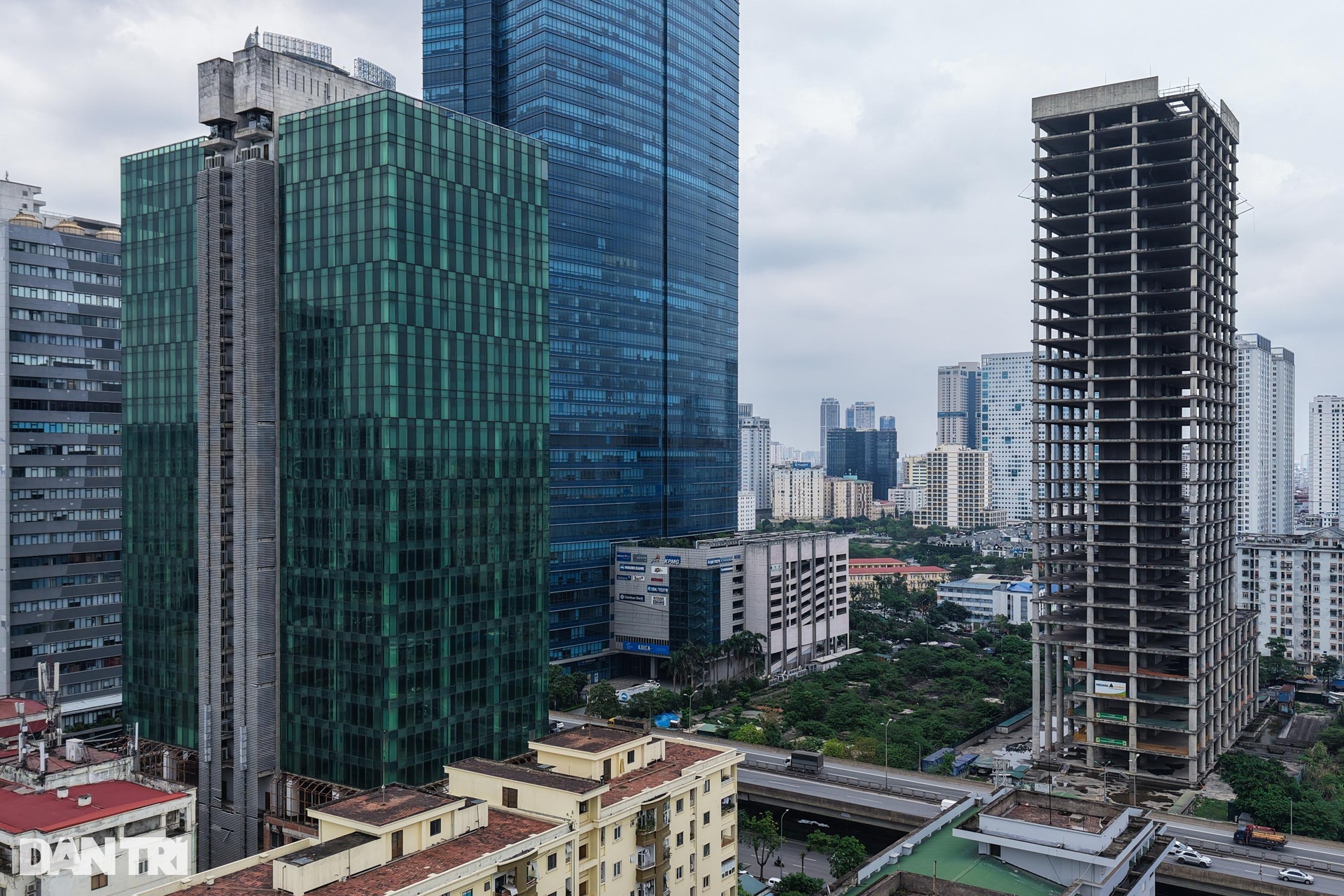 Những tòa nhà chọc trời bị bỏ hoang trên đất vàng Hà Nội - 5 Những tòa nhà chọc trời bị bỏ hoang trên đất vàng Hà Nội - 5
