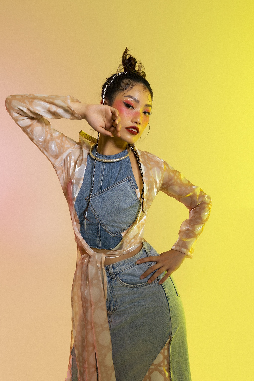 Top 5 Miss World Việt Nam Thu Phương ấn tượng với áo dài từ mây tre đan - 2 Top 5 Miss World Việt Nam Thu Phương ấn tượng với áo dài từ mây tre đan - 2